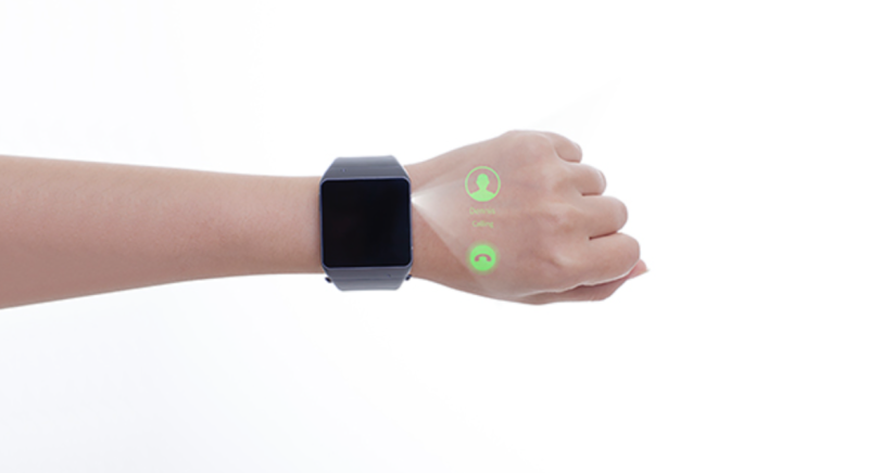 CES 2018: ASU Watch sú smart hodinky so zabudovaným projektorom. Mali sme ich na ruke