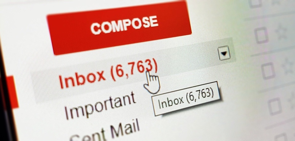 Ako poslať prílohu pošty cez Gmail?