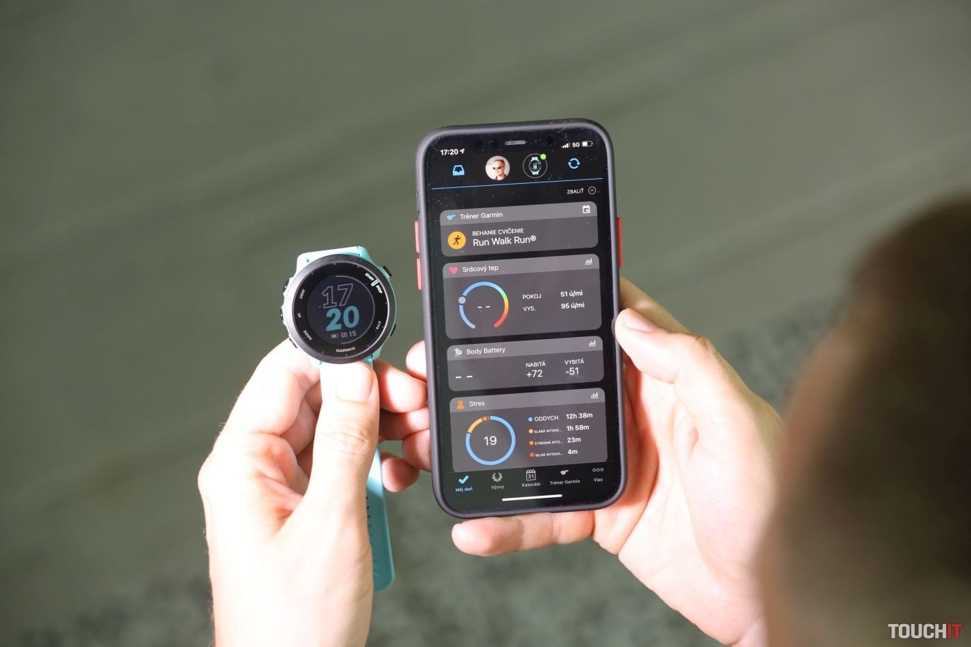 Mobilné aplikácie k inteligentným hodinkám a fitness náramkom
