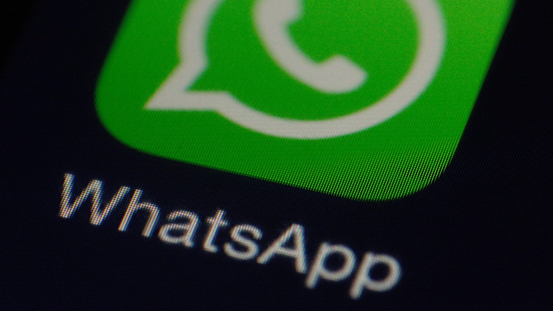 Čo robiť, keď sa nedá prihlásiť do WhatsAppu cez web?