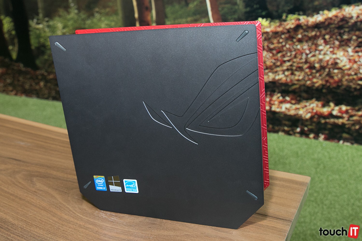 Test touchIT: ASUS ROG GR8 je najmenší herný počítač