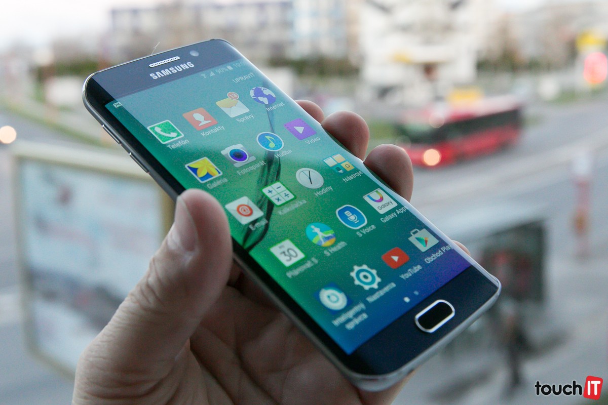 Stanovisko spoločnosti Samsung k ohýbaniu ich najnovších telefónov