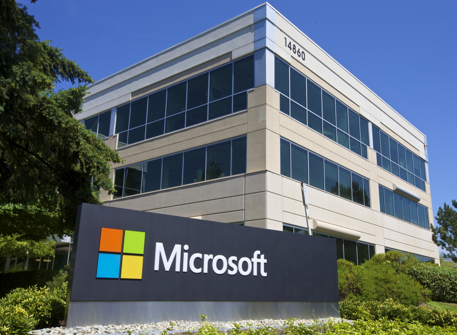 Microsoft bude oznamovať svojim používateľom útoky na ich účty zo strany vlády