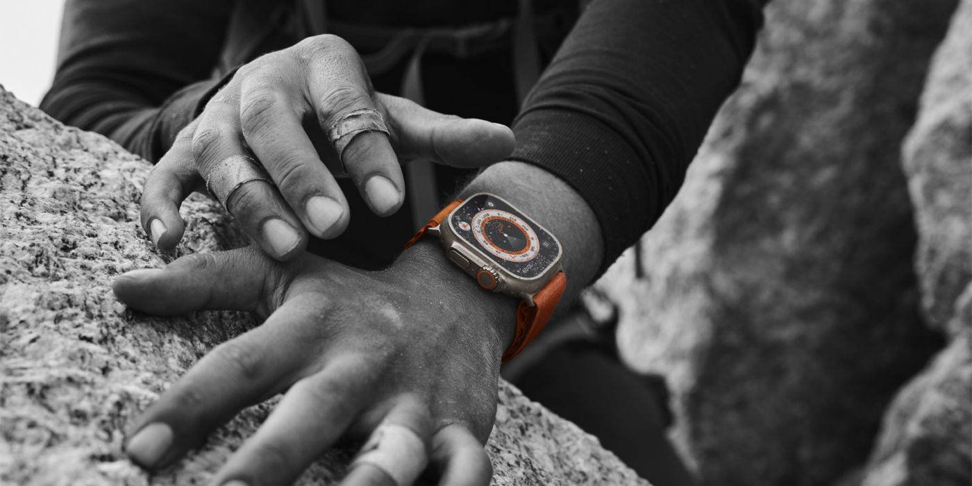 Apple Watch Ultra v teste odolnosti: Kladivo a pád z výšky 1 metra
