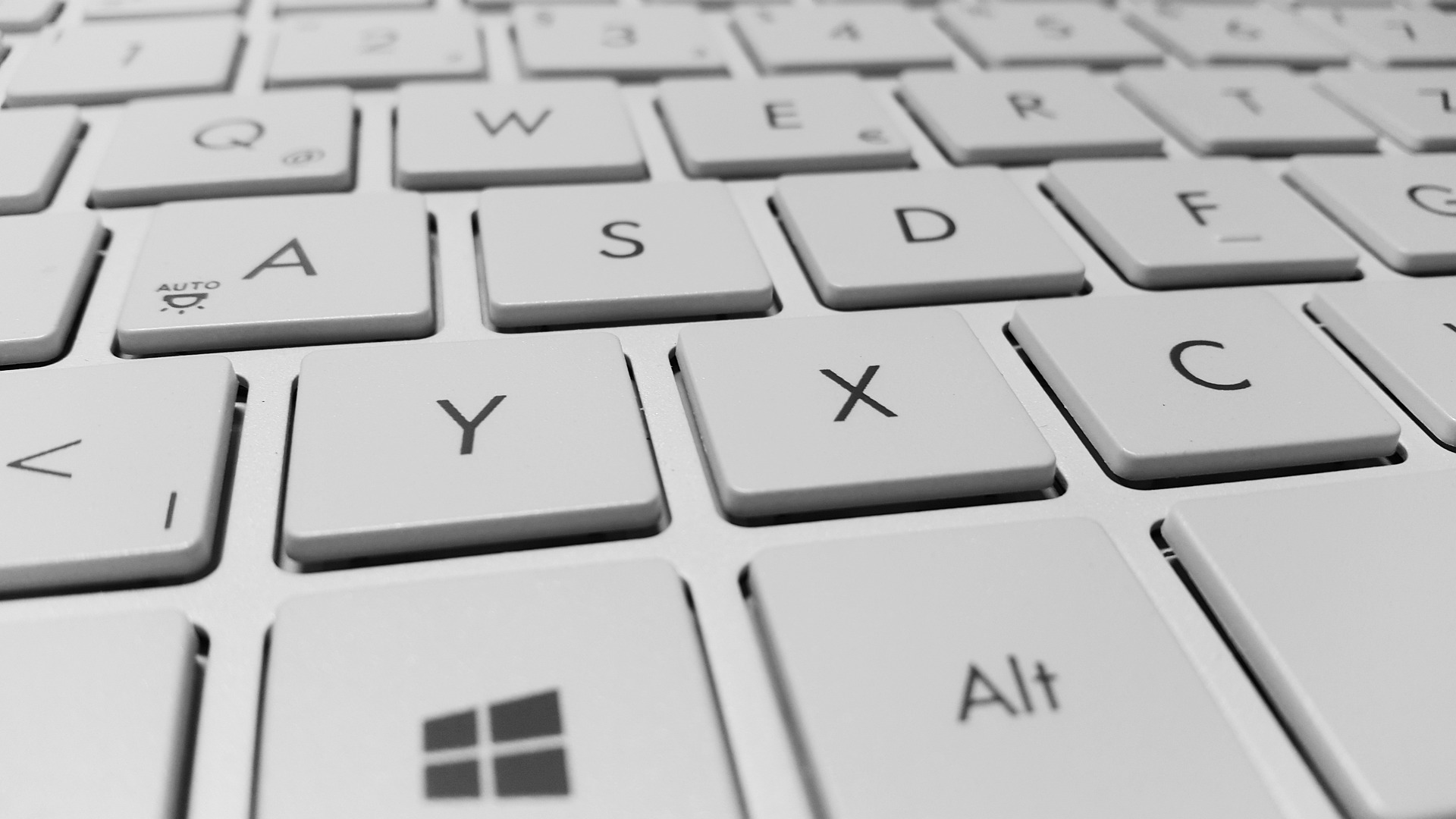 13 klávesových skratiek s logom Windows