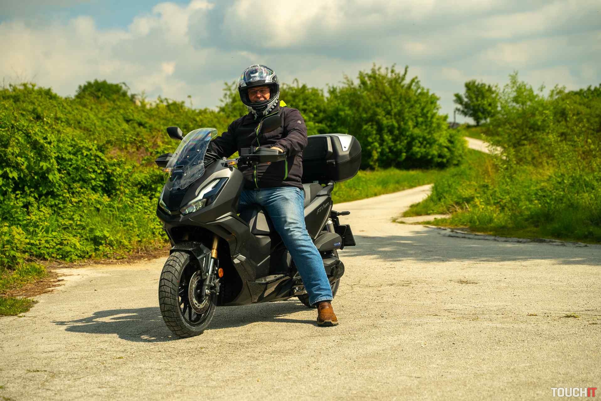 Maxiskúter Honda ADV 350 (video)
