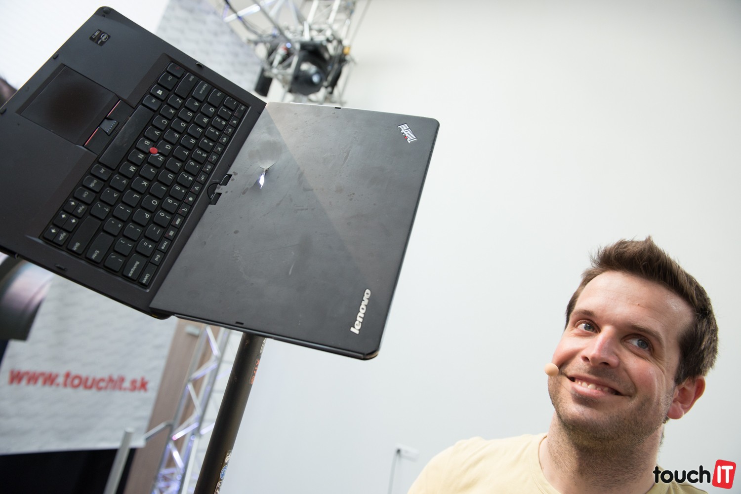 touchIT Live: crash test notebooku Lenovo ThinkPad S230