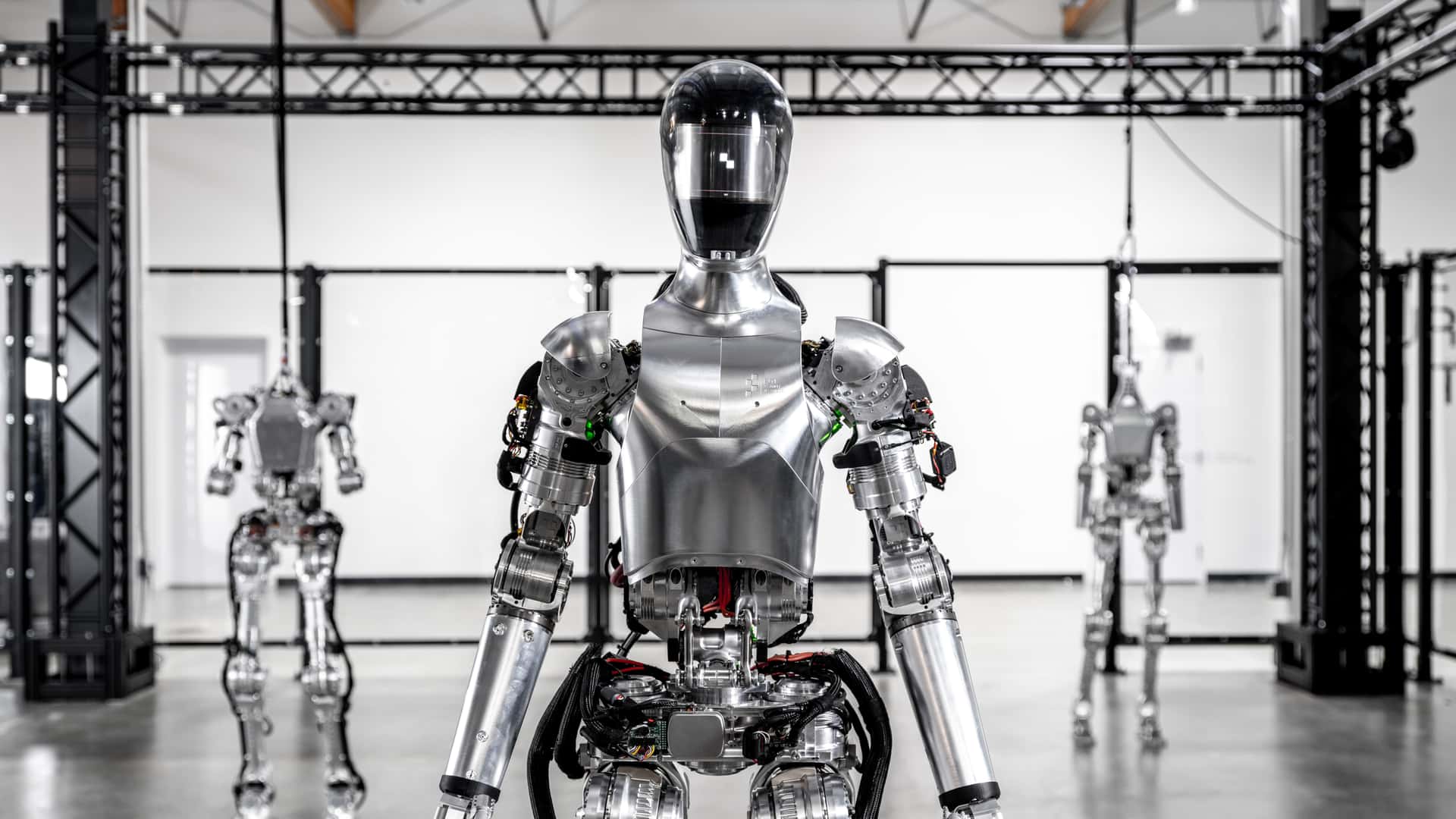 BMW bude vo výrobe automobilov používať humanoidných robotov