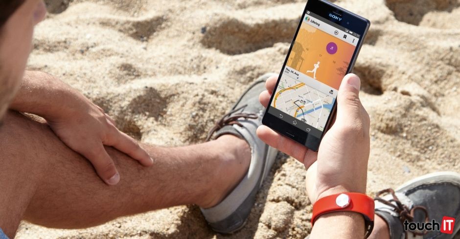 Video touchIT: Sony SmartBand Talk SWR30