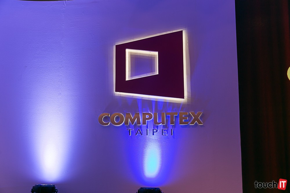 Computex: ASUS Republic of Gamers oslávil 10 rokov