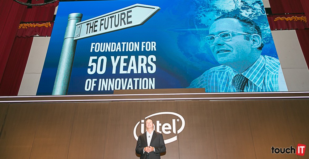 Intel: čaká nás doba bez káblov, bez hesiel a 50 miliárd nových zariadení