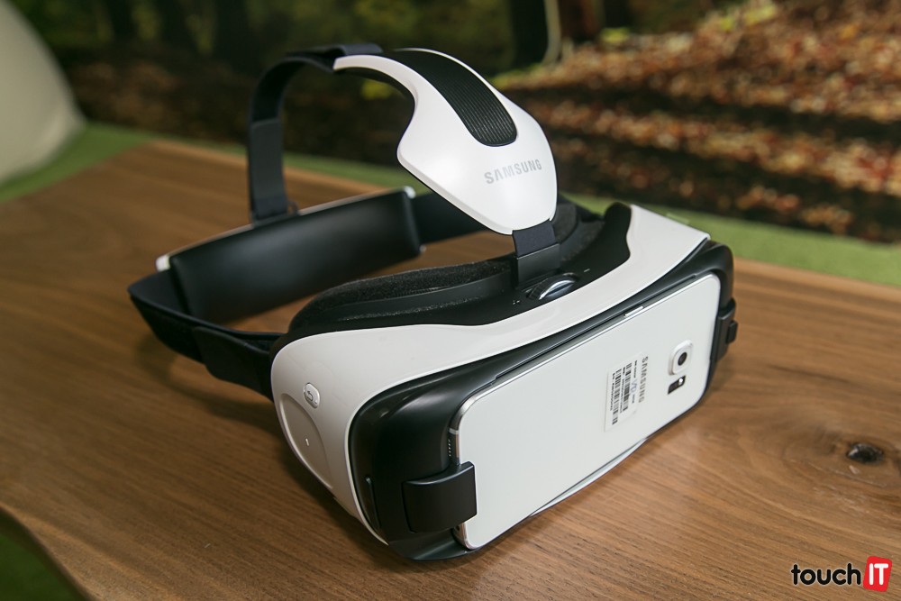 VIDEO: Pozrite si ako sme verejne testovali okuliare pre virtuálnu realitu Samsung Gear VR Innovator Edition