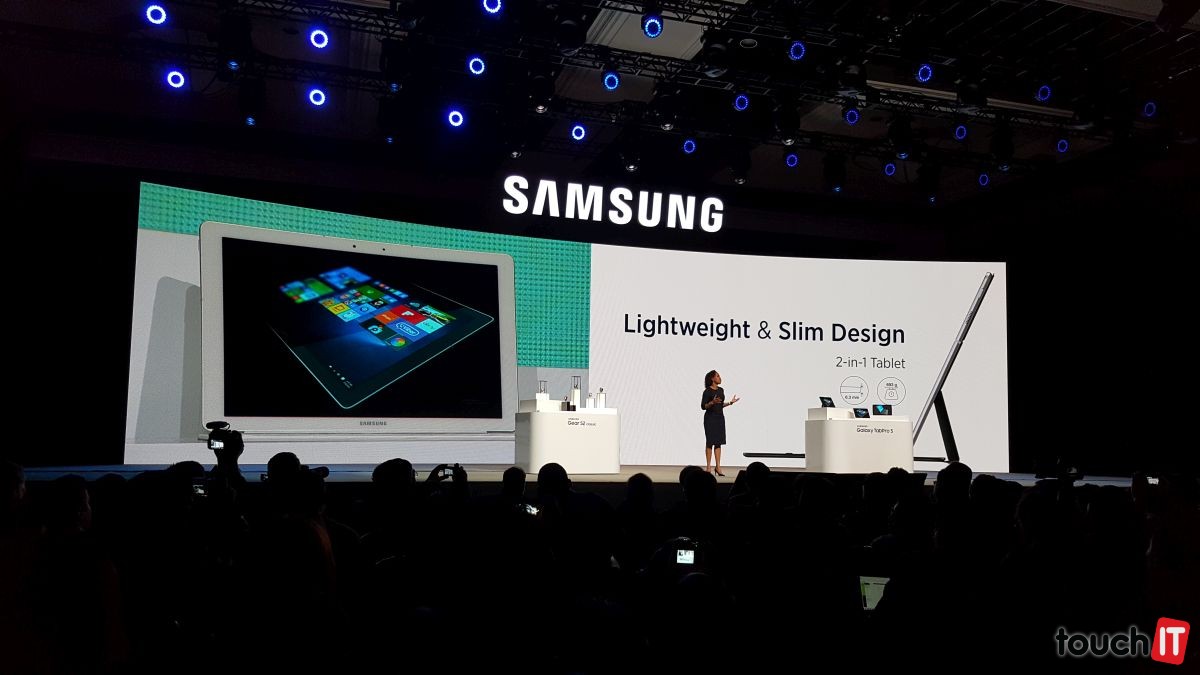Naživo z CES: Samsung vyrobil zaoblený 8K televízor a konvertibilný Windows tablet