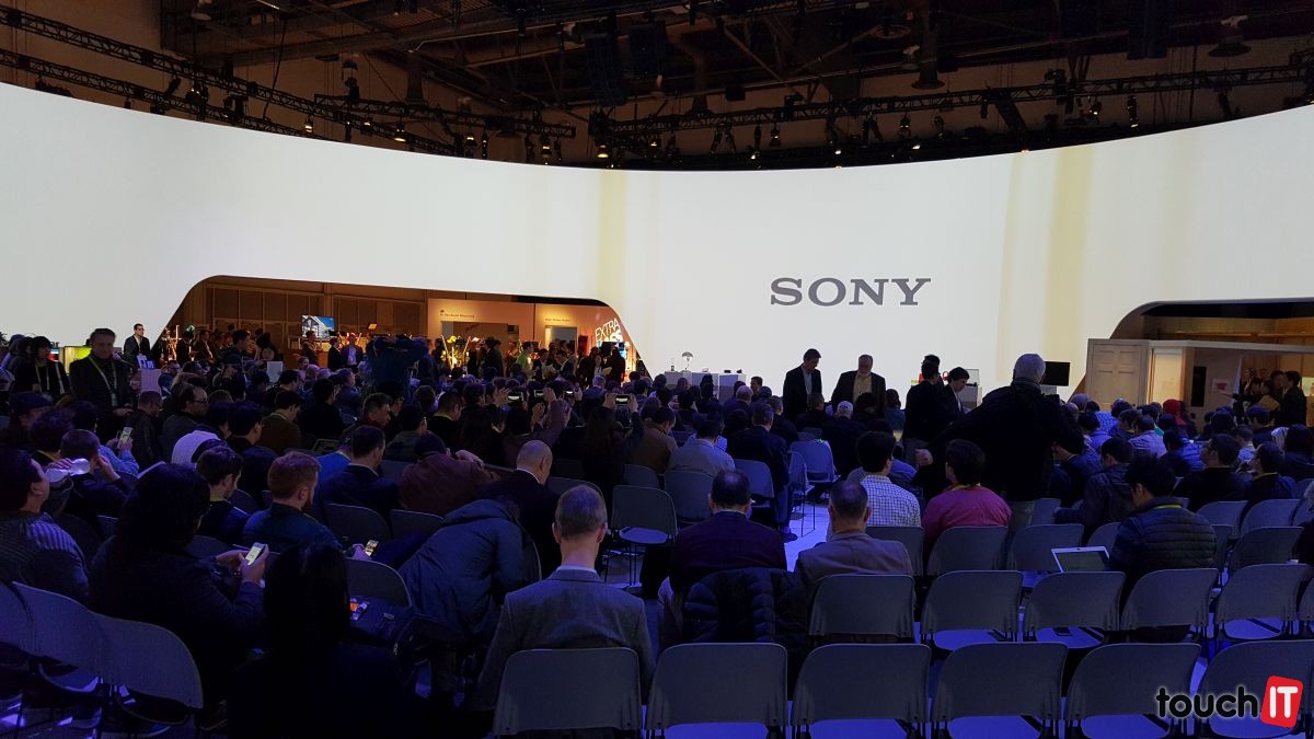 Naživo z CES: Sony oznámilo 4K kameru, slúchadlá a televízor