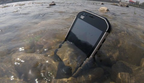 VIDEO: Preverujeme odolnosť CAT S40 v Indii