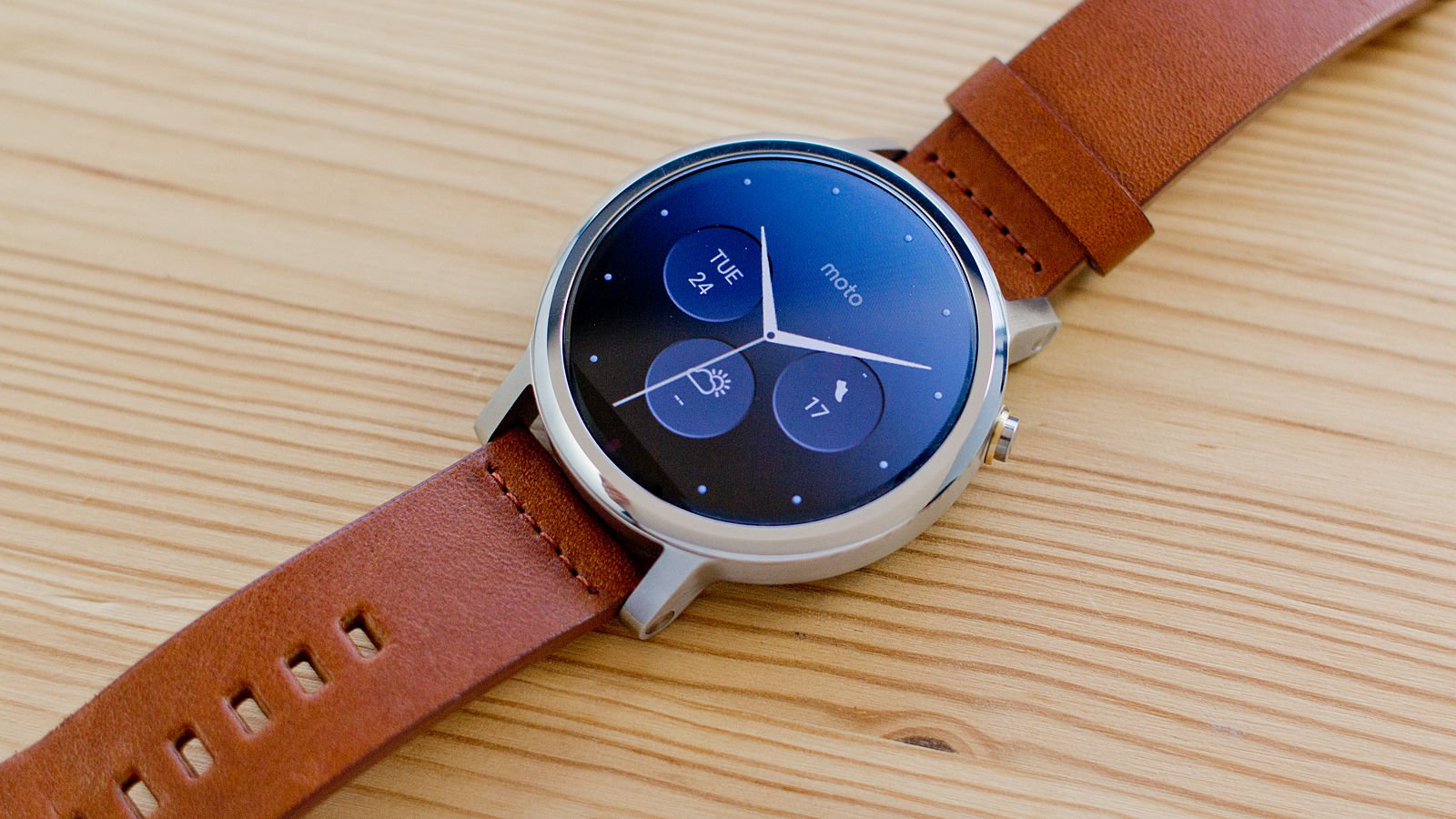 VIDEO touchIT: Rozbaľujeme hodinky Moto 360 generácia 2
