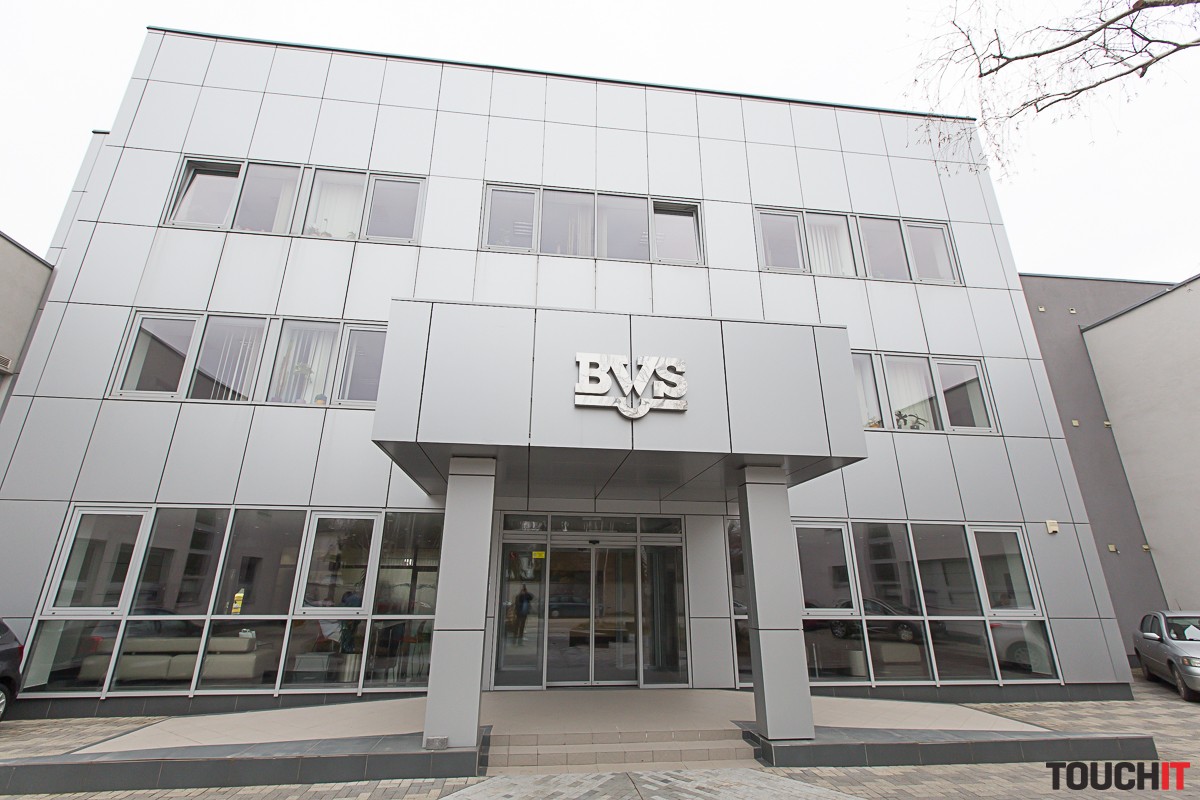 Boli sme na prehliadke vodárenských laboratórií BVS. Videli sme ako sa vyšetruje kvalita vody a výsledky sa spracovávajú v informačnom systéme
