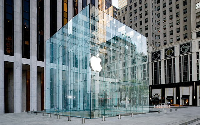 VIDEO na nedeľu: Apple Store a Microsoft Store na 5-tej Avenue v New Yorku