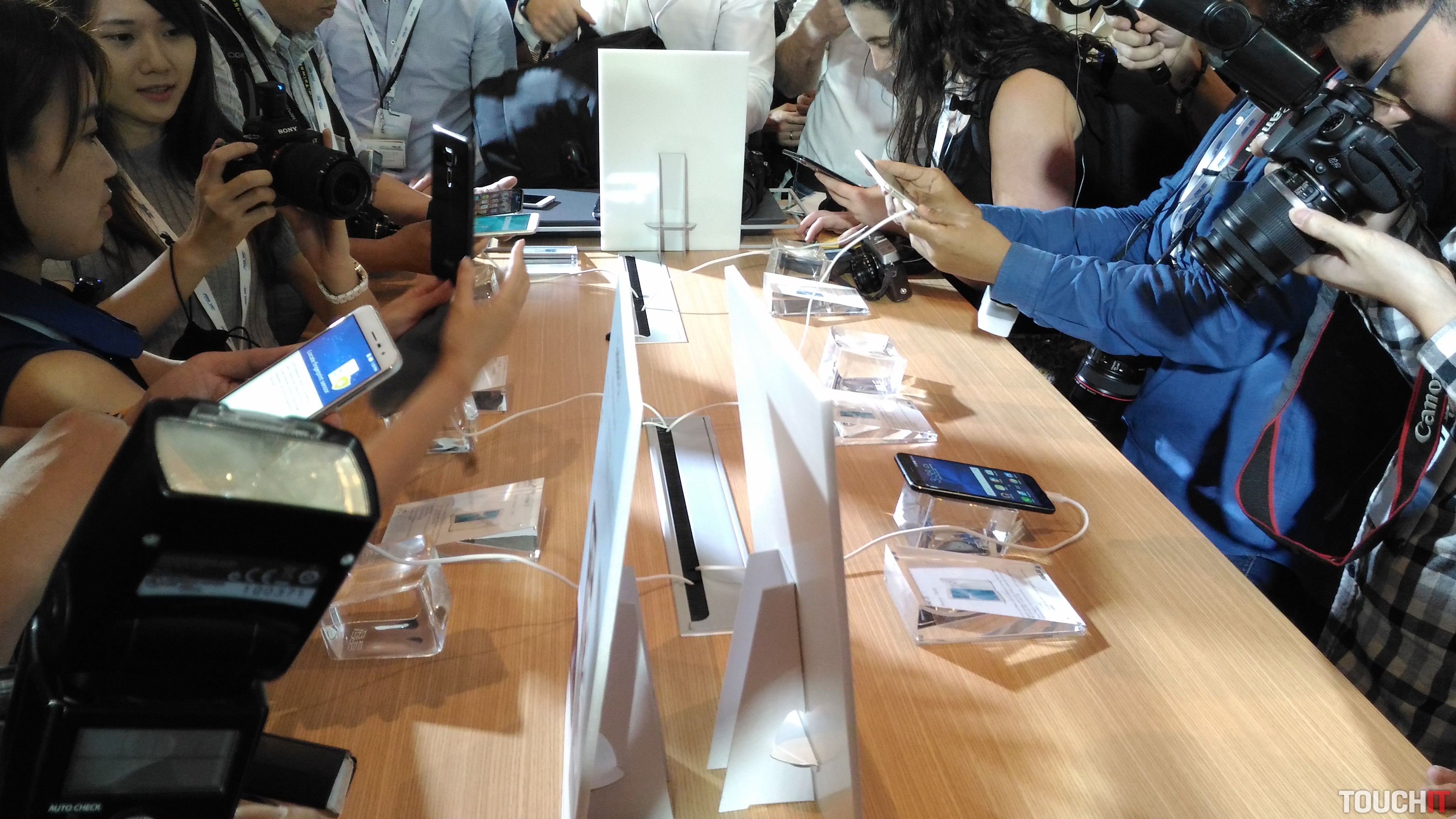 Computex: Fotogaléria naživo z výstavy, z tlačovky ASUS a predstavenia ZenFone 3