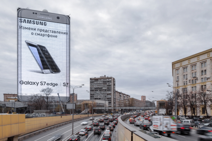 VIDEO: Reklama Samsungu na Galaxy S7 je väčšia ako celá budova