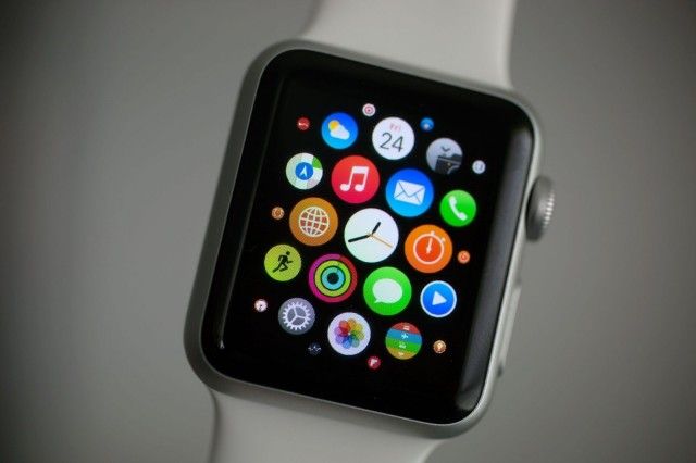Apple bude predávať dva milióny hodiniek Apple Watch 2 každý mesiac