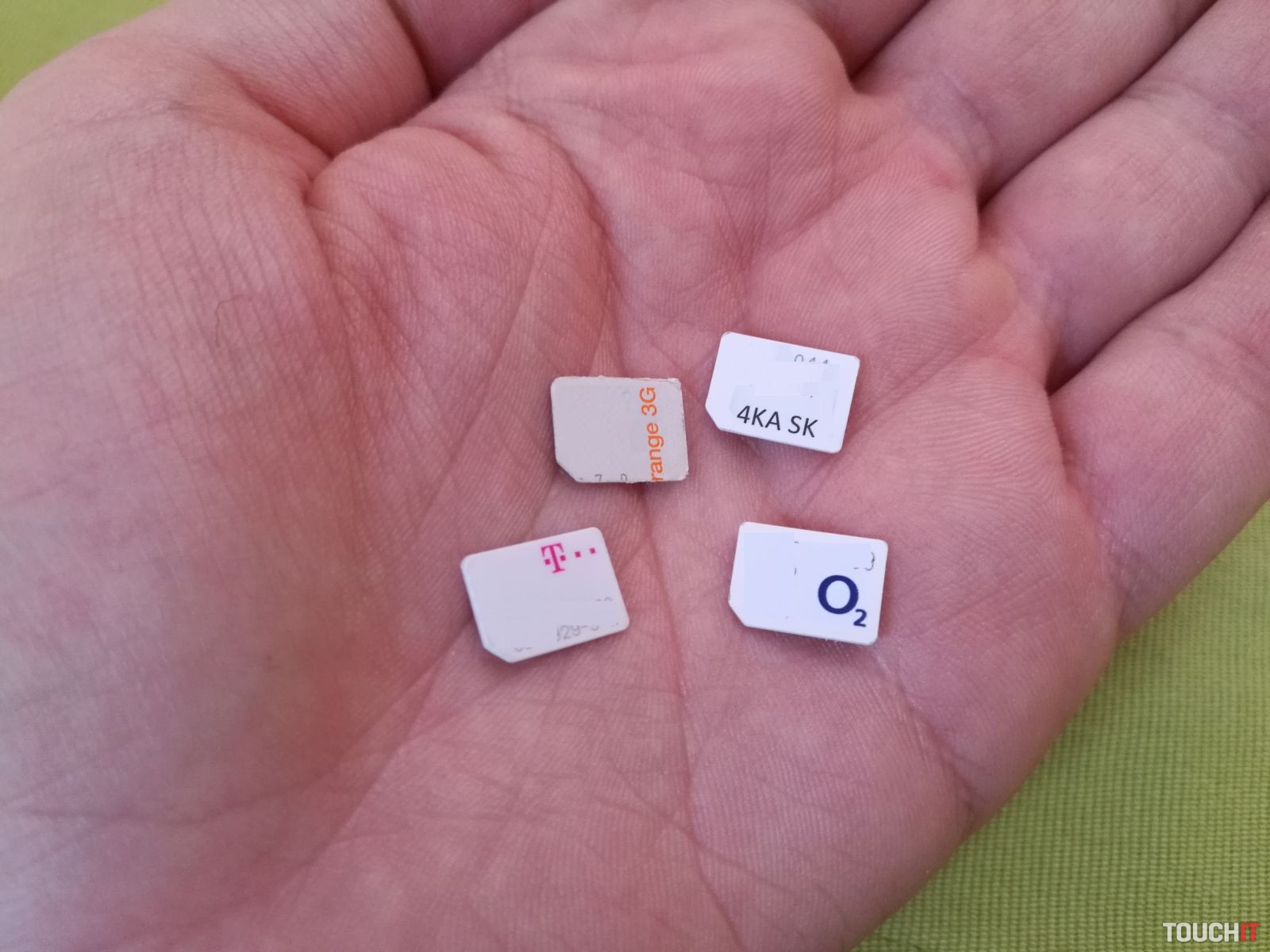 Veľký prehľad predplatených SIM kariet: Ktorú si vybrať?