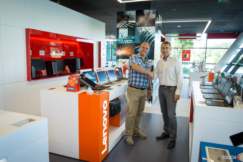 LenovoShowRoomOndrejVlado-1