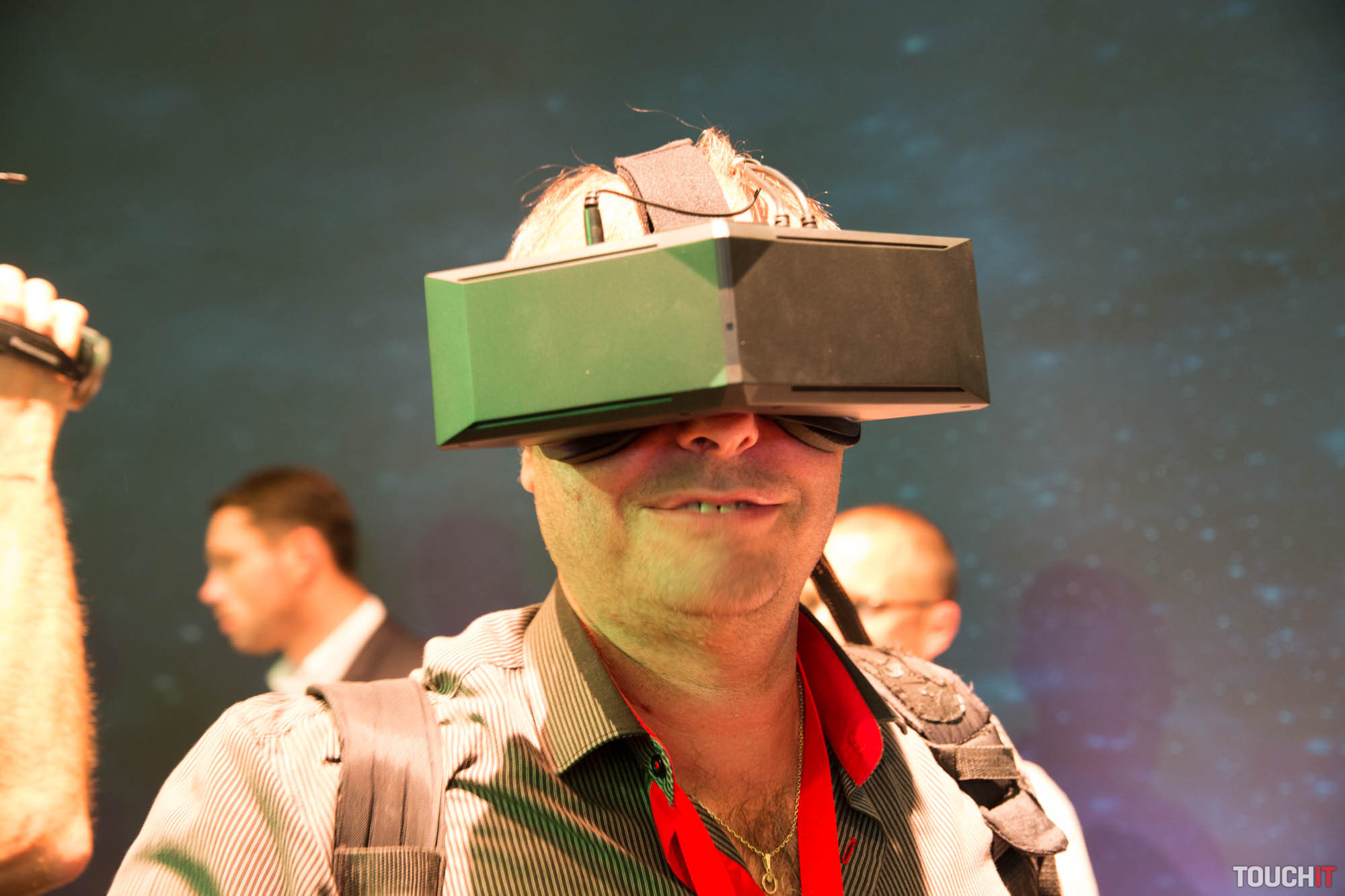 VIDEO TOUCHIT: Okuliare virtuálnej reality Acer StarVR na výstave IFA 2016
