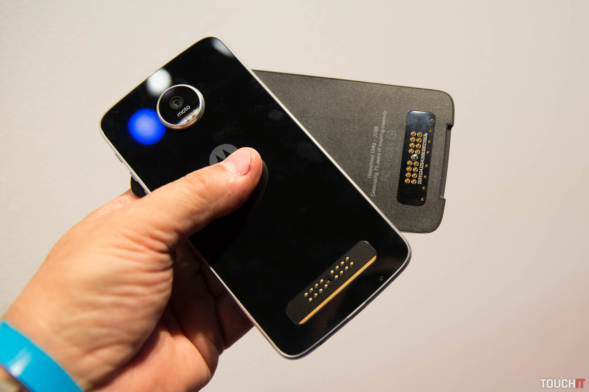 VIDEO TOUCHIT: Modulárne telefóny Moto Z a moduly Moto Mods