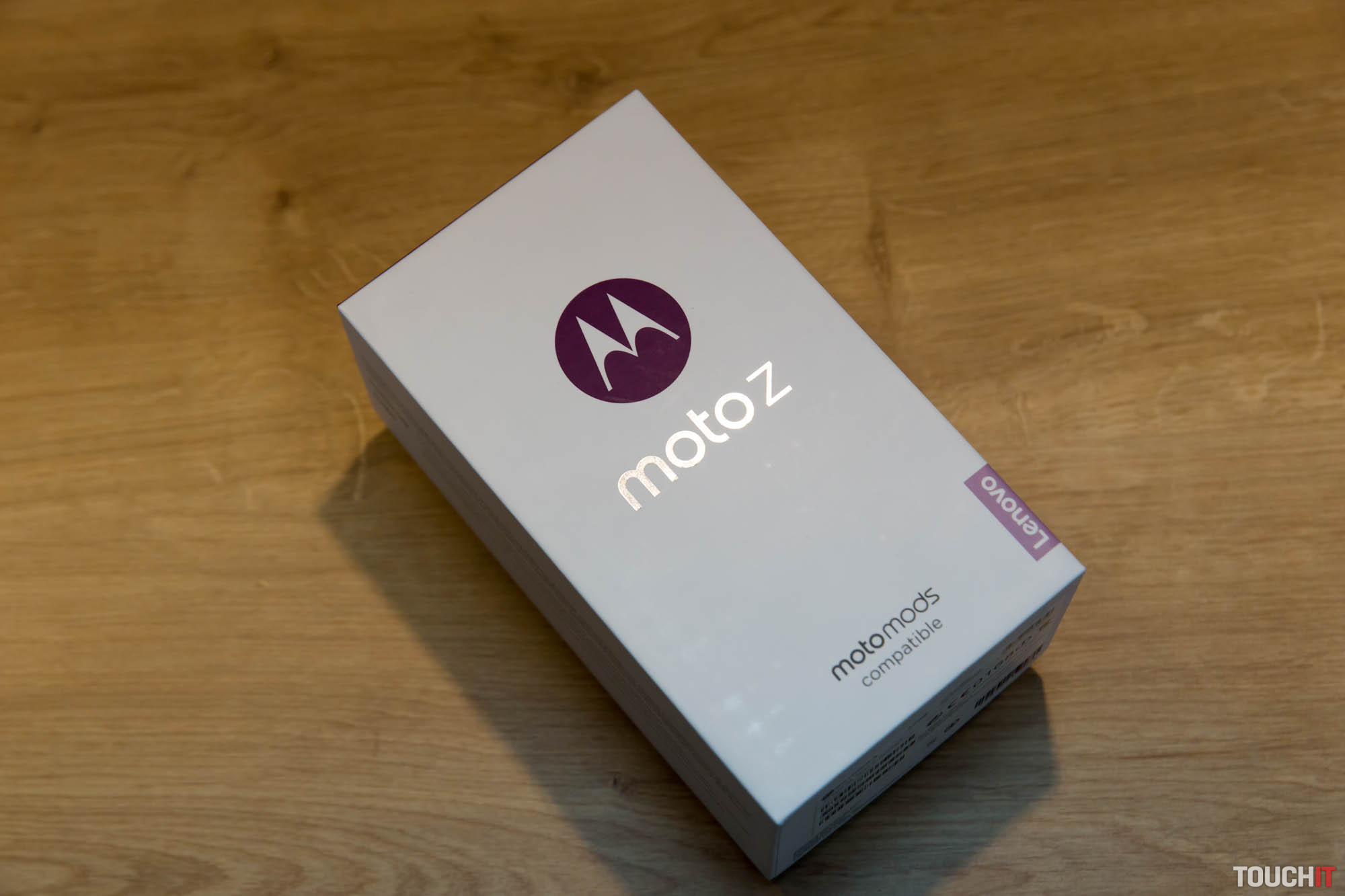 Lenovo štartuje testy nasadenia operačného systému Oreo pre smartfóny Moto Z a Moto Z2 Force
