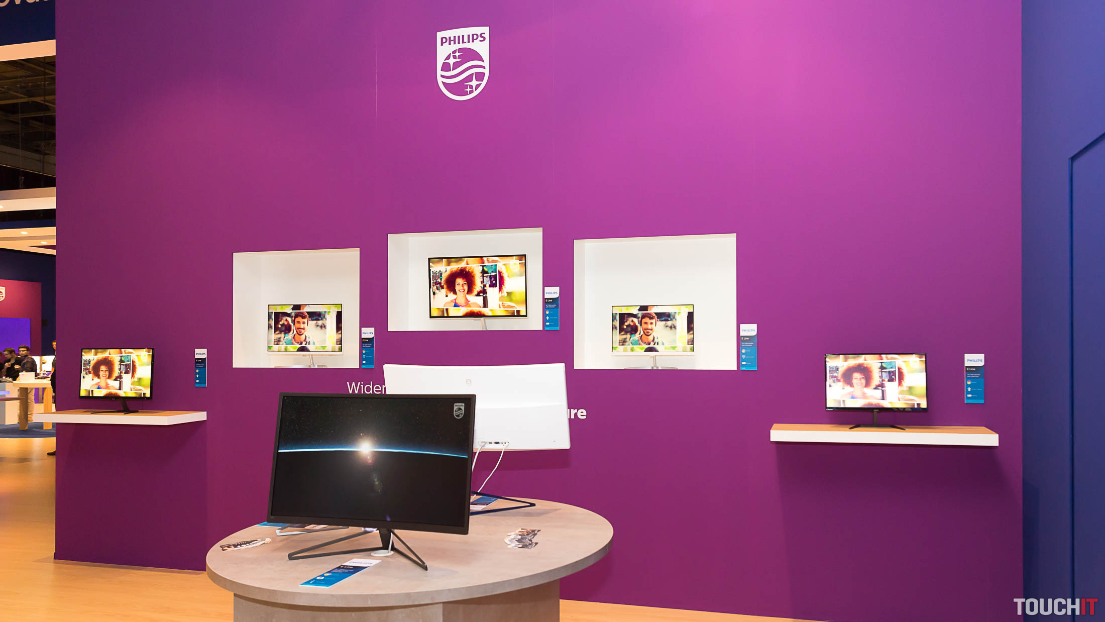 VIDEO TOUCHIT: Philips predstavuje novú generáciu zakrivených monitorov
