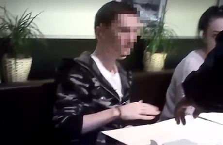 Boj o zadržaného ruského hackera sa začal. Pozrite si video z jeho zadržania v Prahe