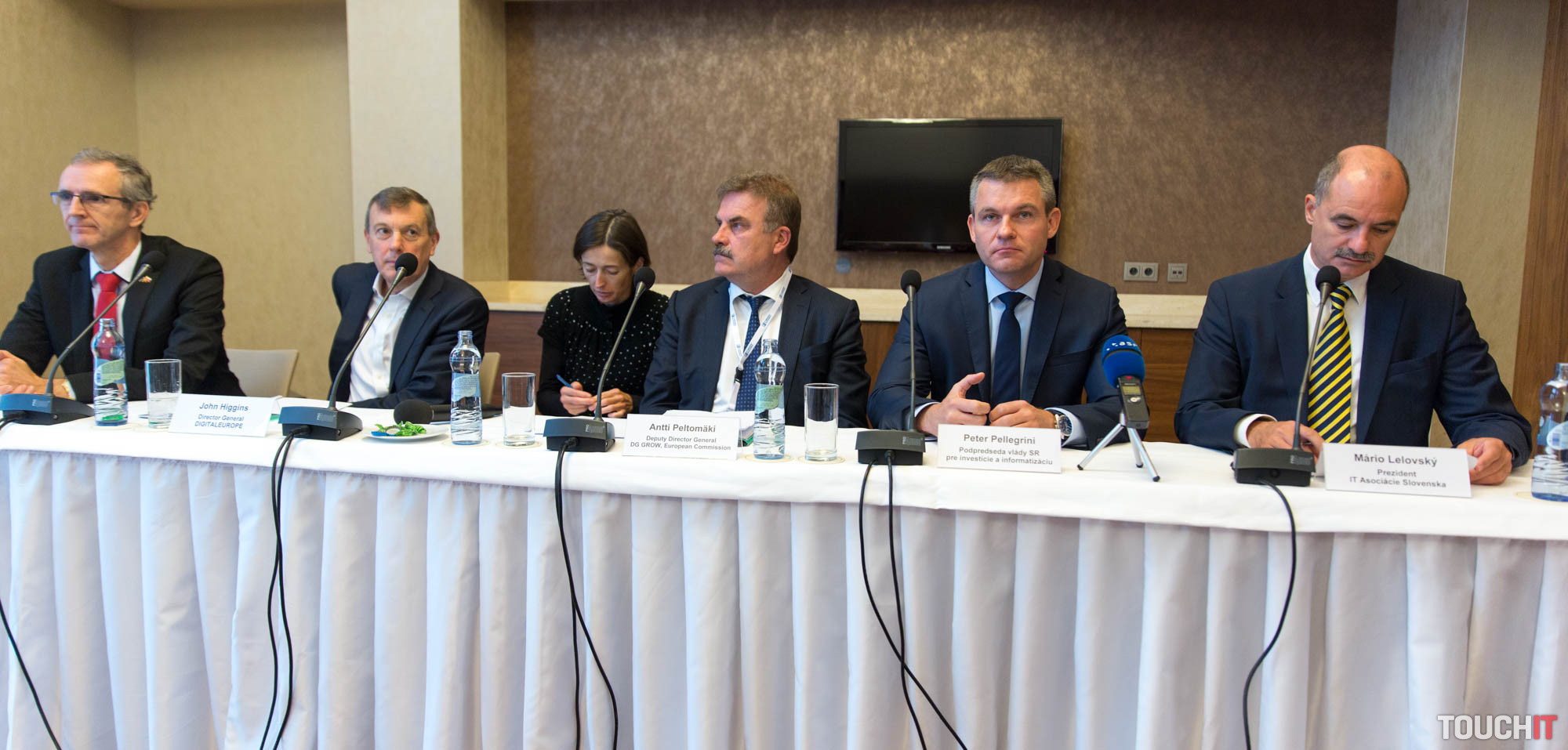 Peter Pellegrini: Ak bude treba, budeme bojovať s telekomunikačnými operátormi pri pokrytí bielych miest internetu. Do konca tohto volebného obdobia bude mať každá škola širokopásmové pripojenie