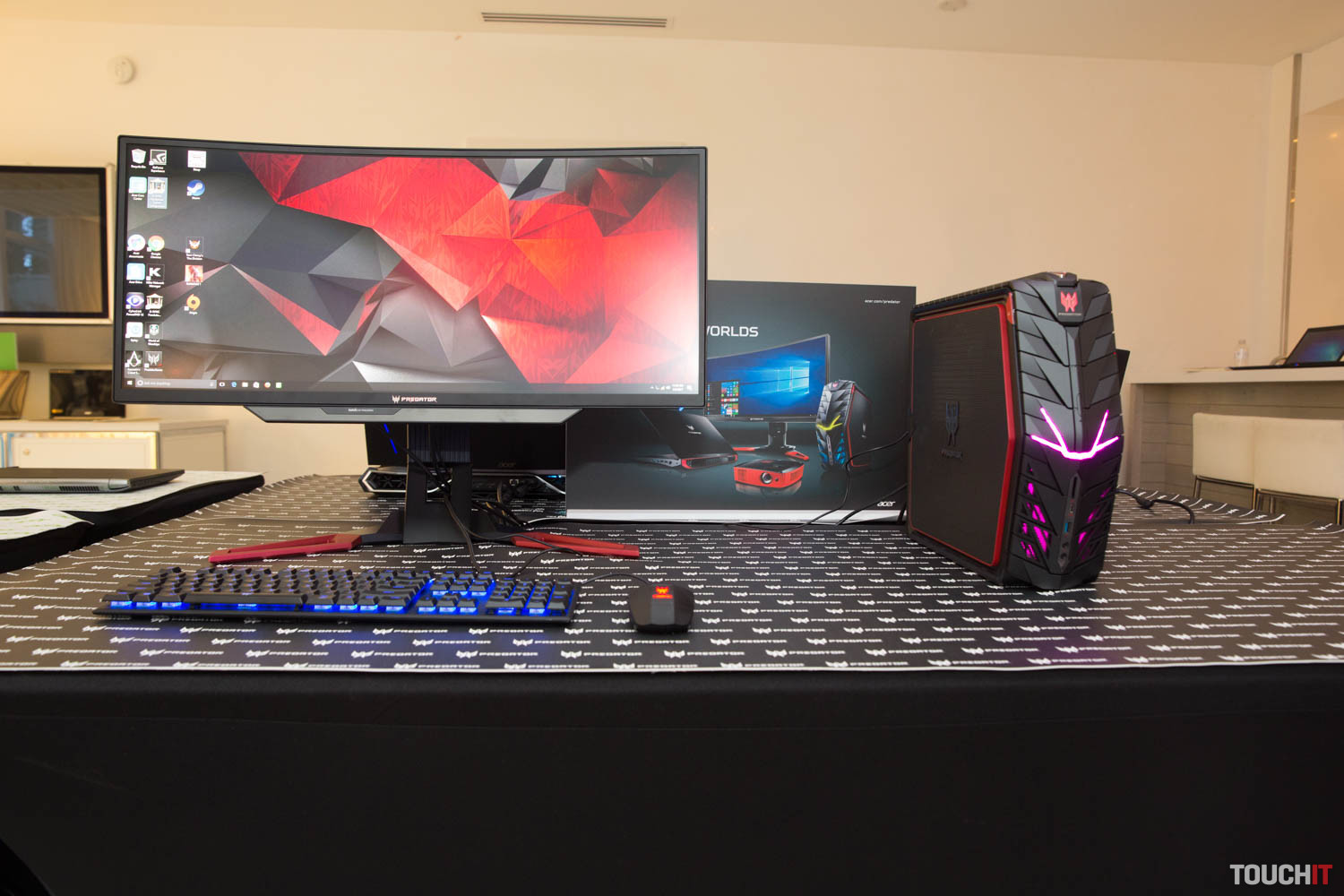 VIDEO TOUCHIT: Herný monitor so snímaním pohybu očí a počítače Acer na CES 2017