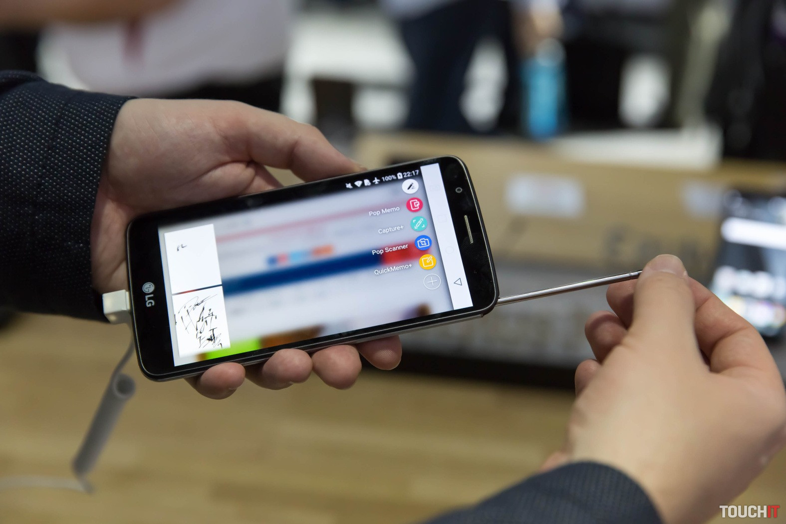 [VIDEO] Naživo z CES: 5,7-palcový smartfón LG Stylus 3 s dotykovým perom