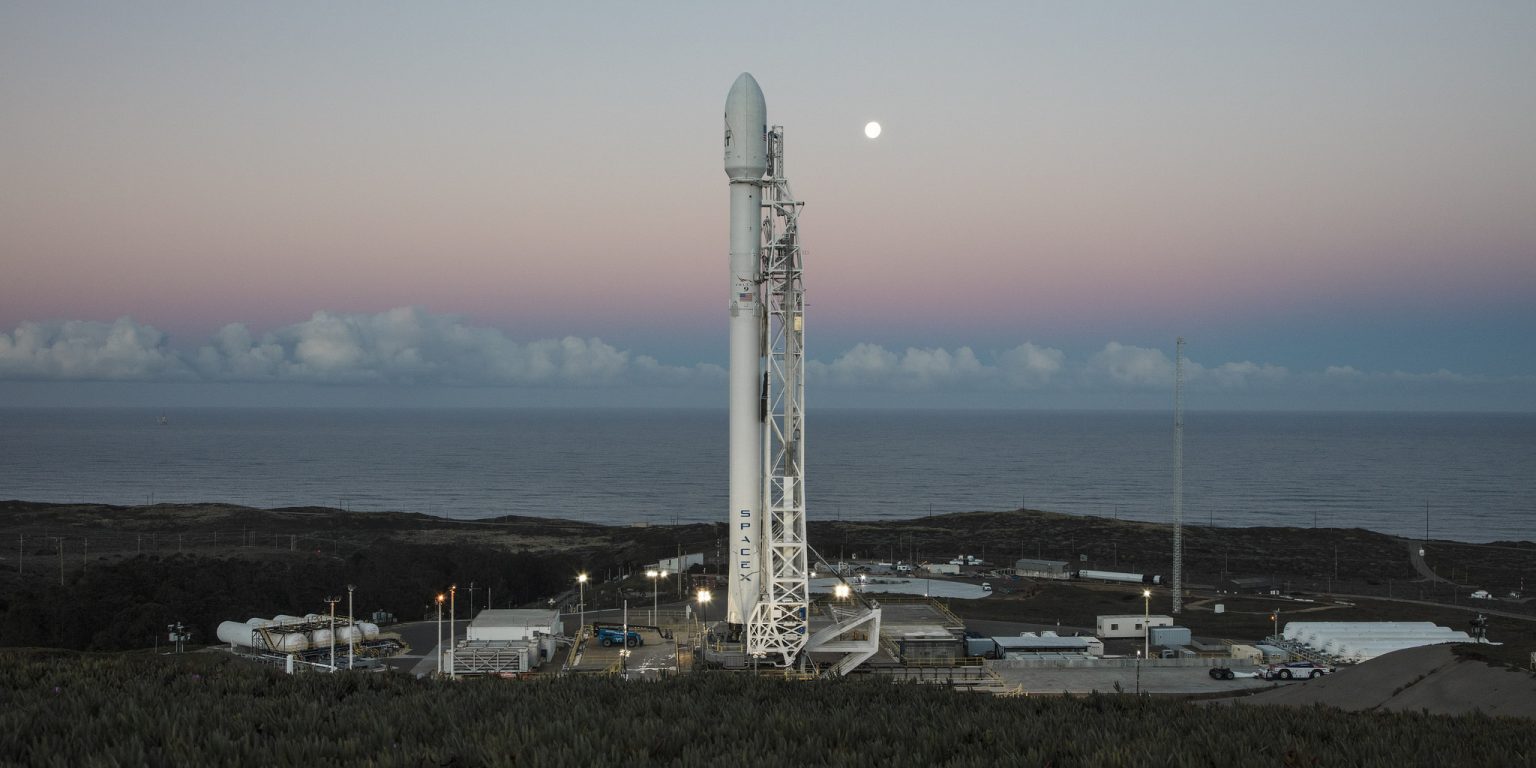 Raketa Falcon 9 vyniesla do vesmíru zatiaľ najťažší náklad