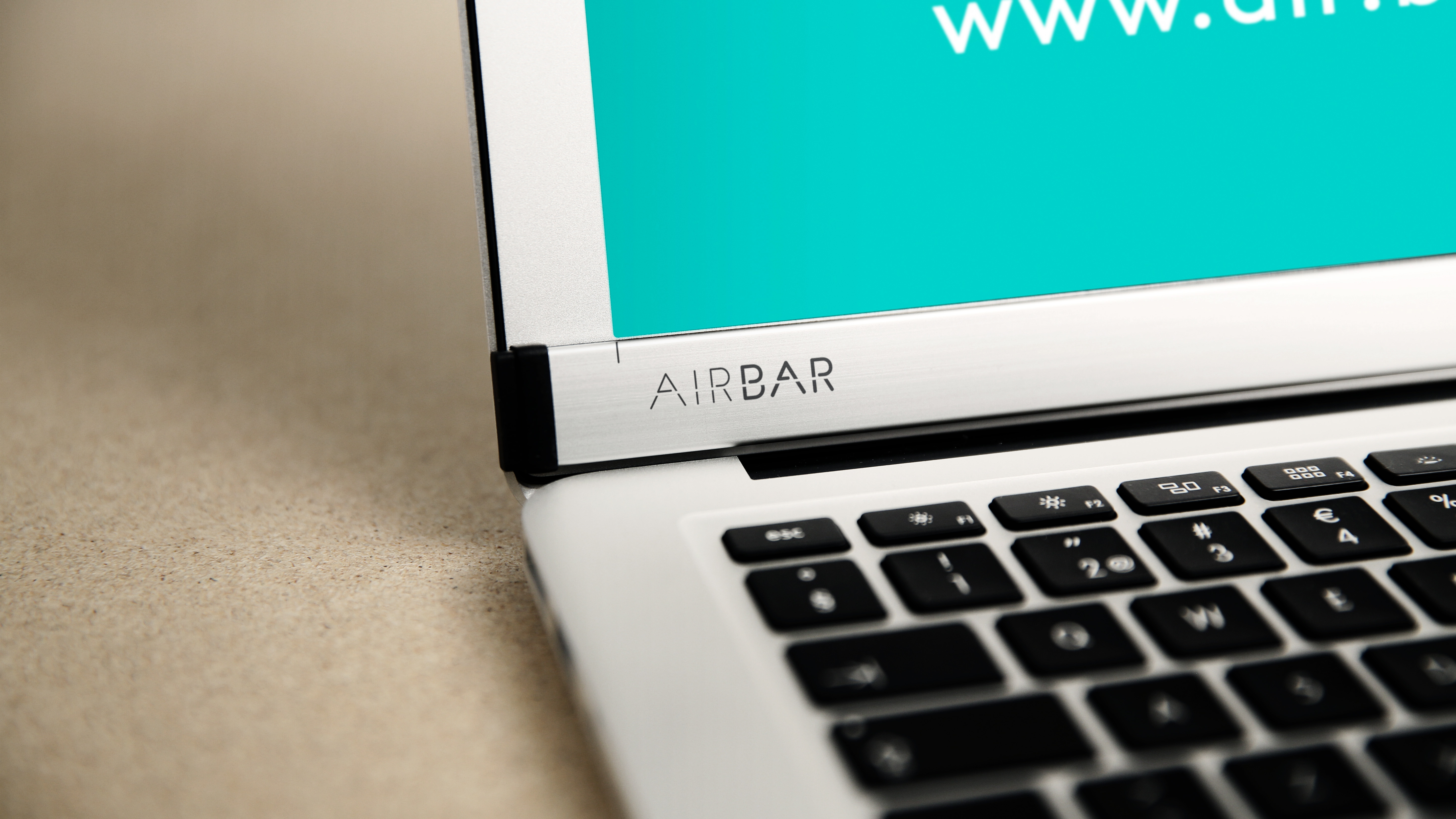 AIRBAR: MacBook Air s dotykovým displejom je realitou