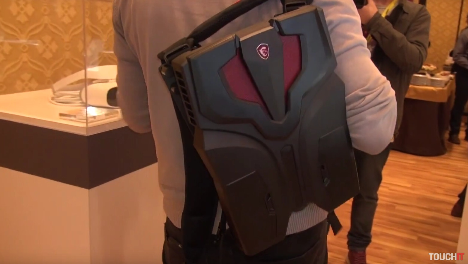VIDEO TOUCHIT: Prierez technologickými novinkami na stánku Microsoft na výstave CES 2017
