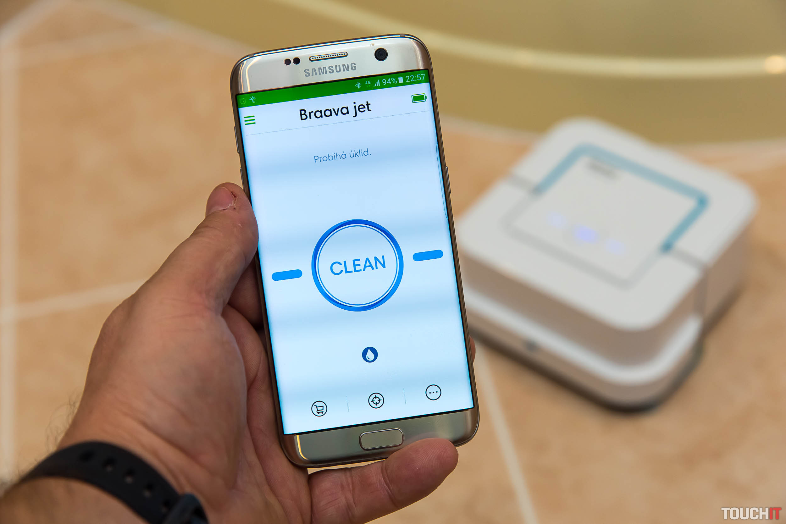 iRobot Braava Jet 240 – ideálny darček pre (celú) rodinu