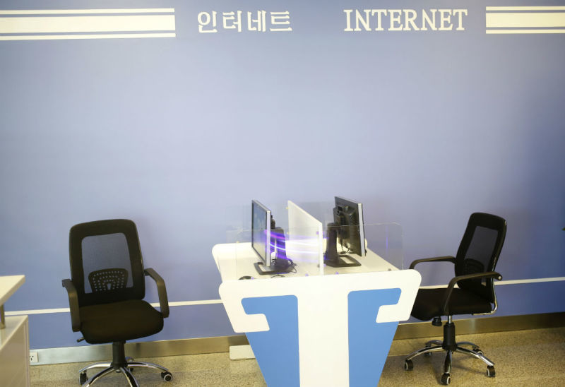 VIDEO: Utečenci zo Severnej Kórei majú problém s modernými technológiami