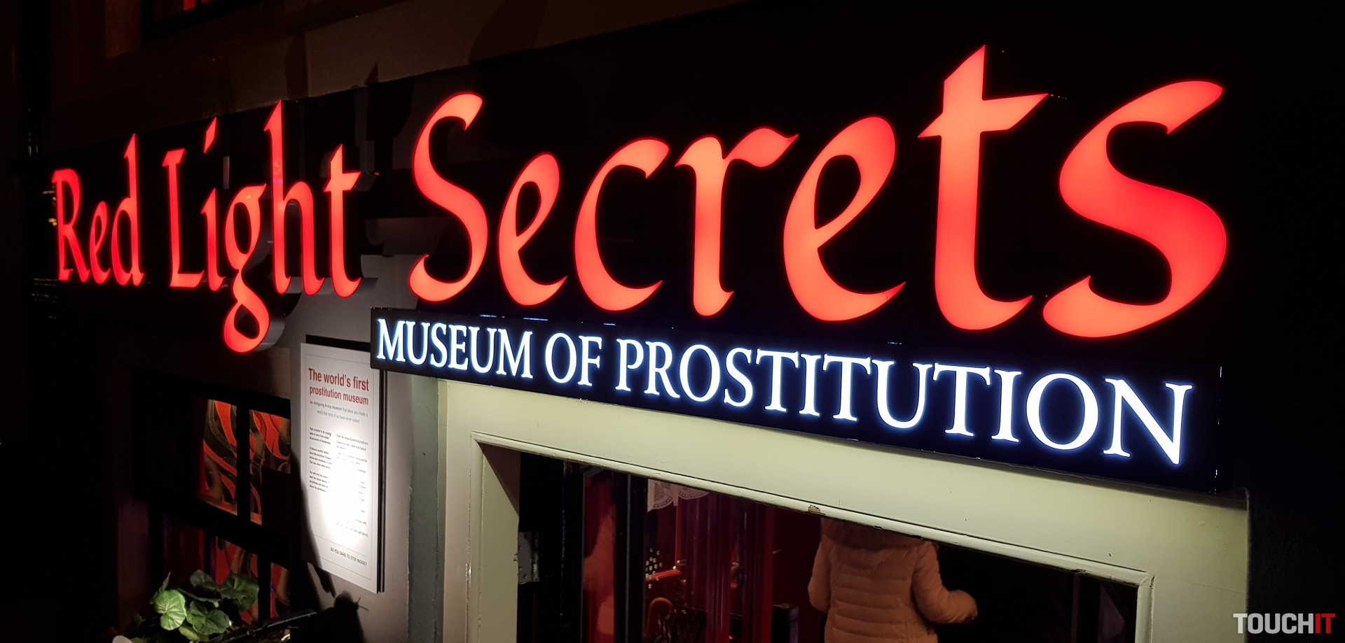 FOTO TOUCHIT: Samsung Galaxy S8+ a Red-Light District v Amsterdame. A Bob Dylan ako bonus