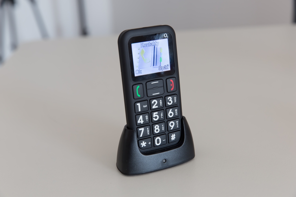 O2 ST 100: Tlačidlový telefón pre seniorov