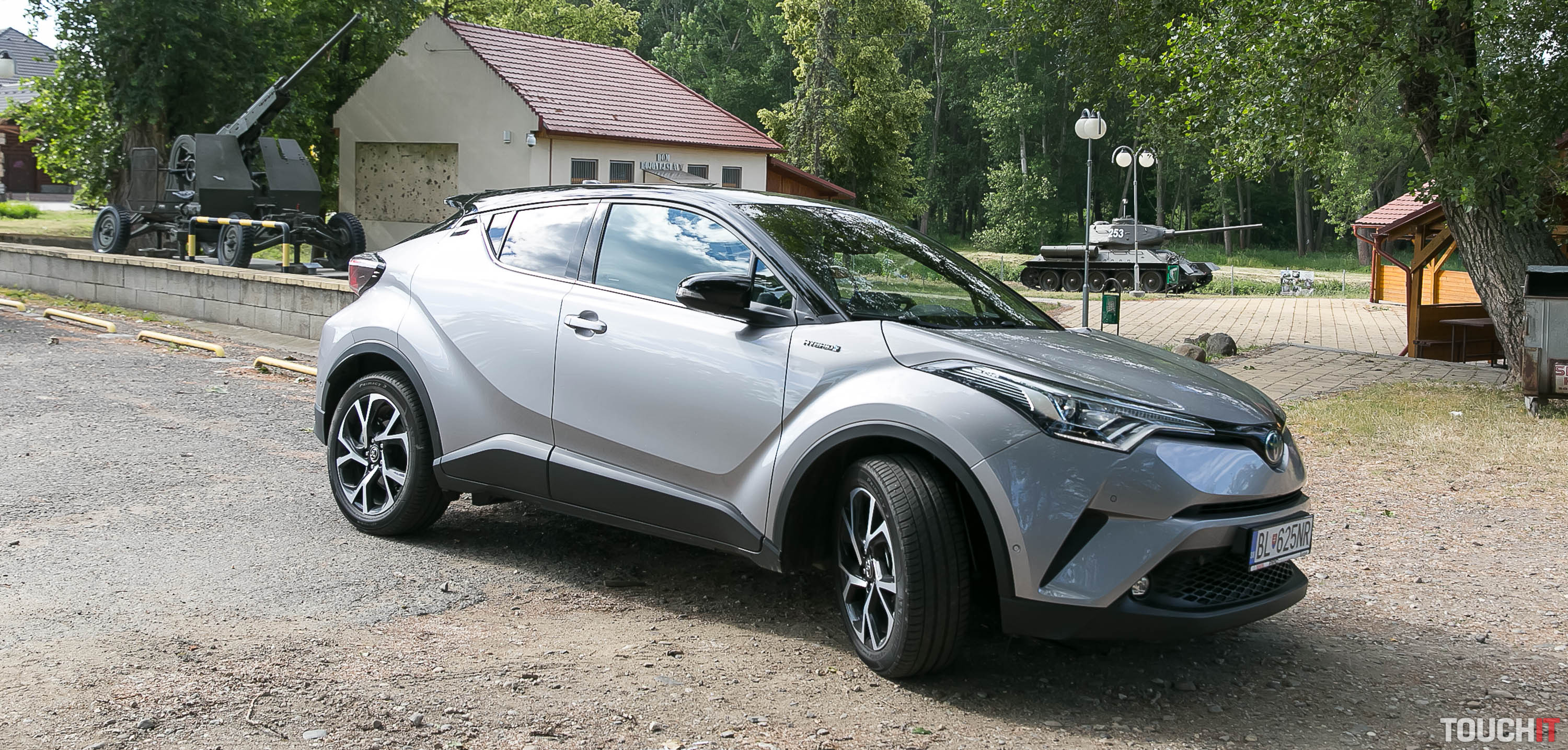 VIDEO TOUCHIT: Testovali sme crossover s kompaktným dizajnom – Toyota C-HR