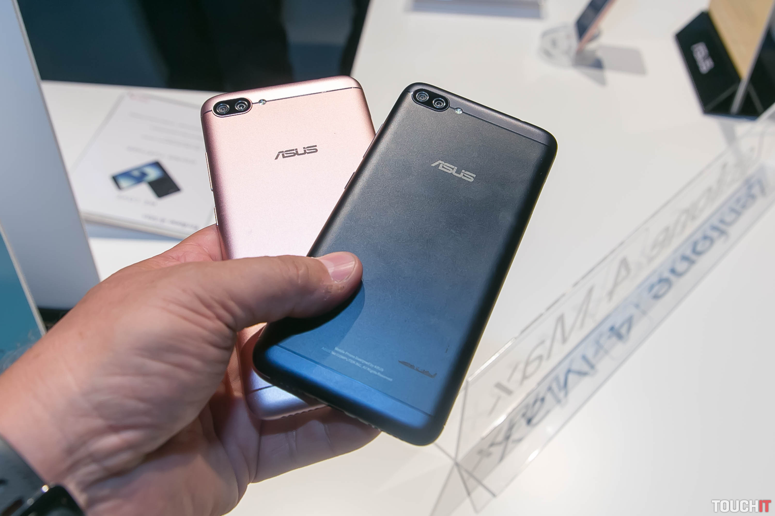 VIDEO TOUCHIT: ASUS ZenFone 4 Max chce zaujať výdržou batérie