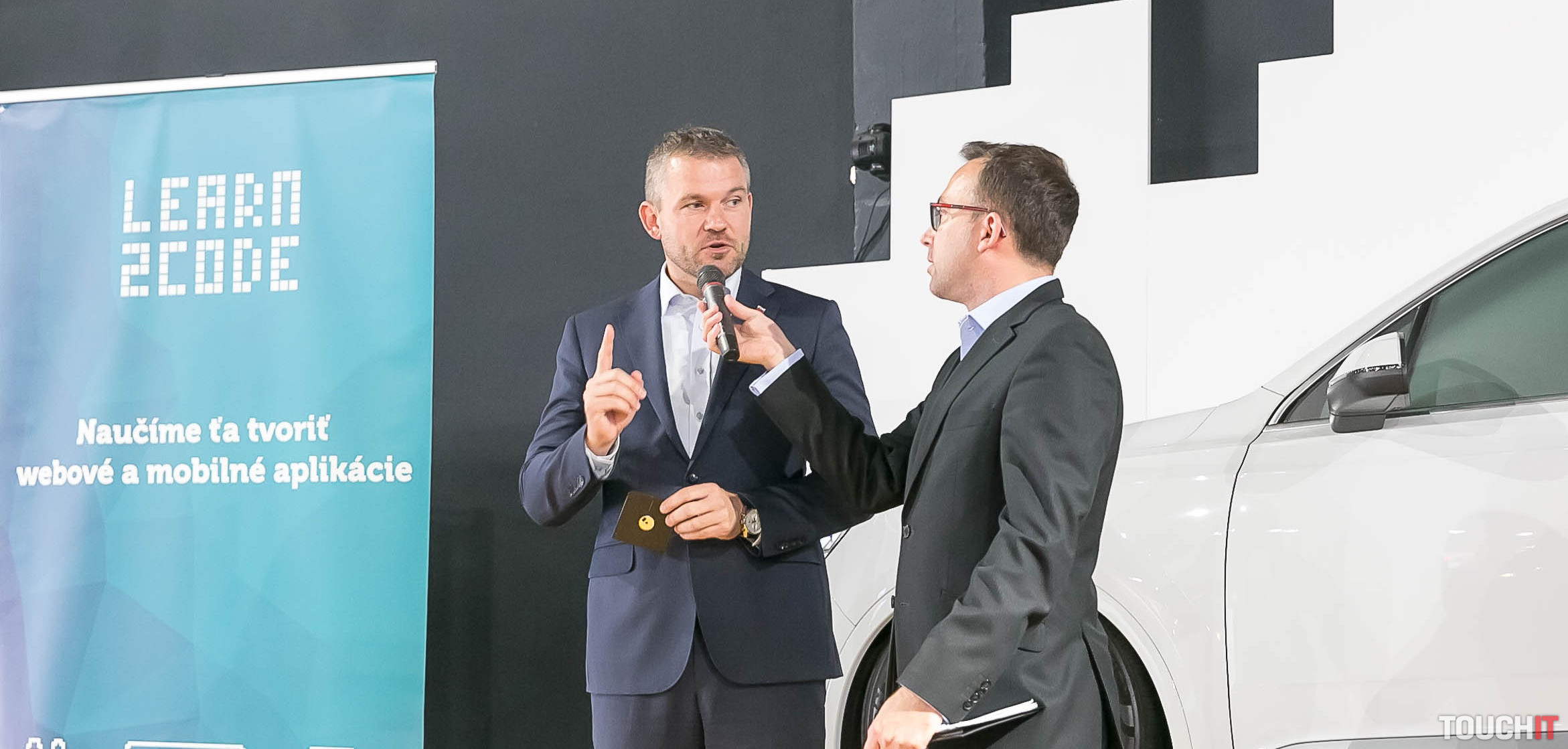VIDEO: Peter Pellegrini hovorí pre TOUCHIT o svojich začiatkoch s počítačmi a súčasne je krstným otcom novej knihy o programovaní pre deti