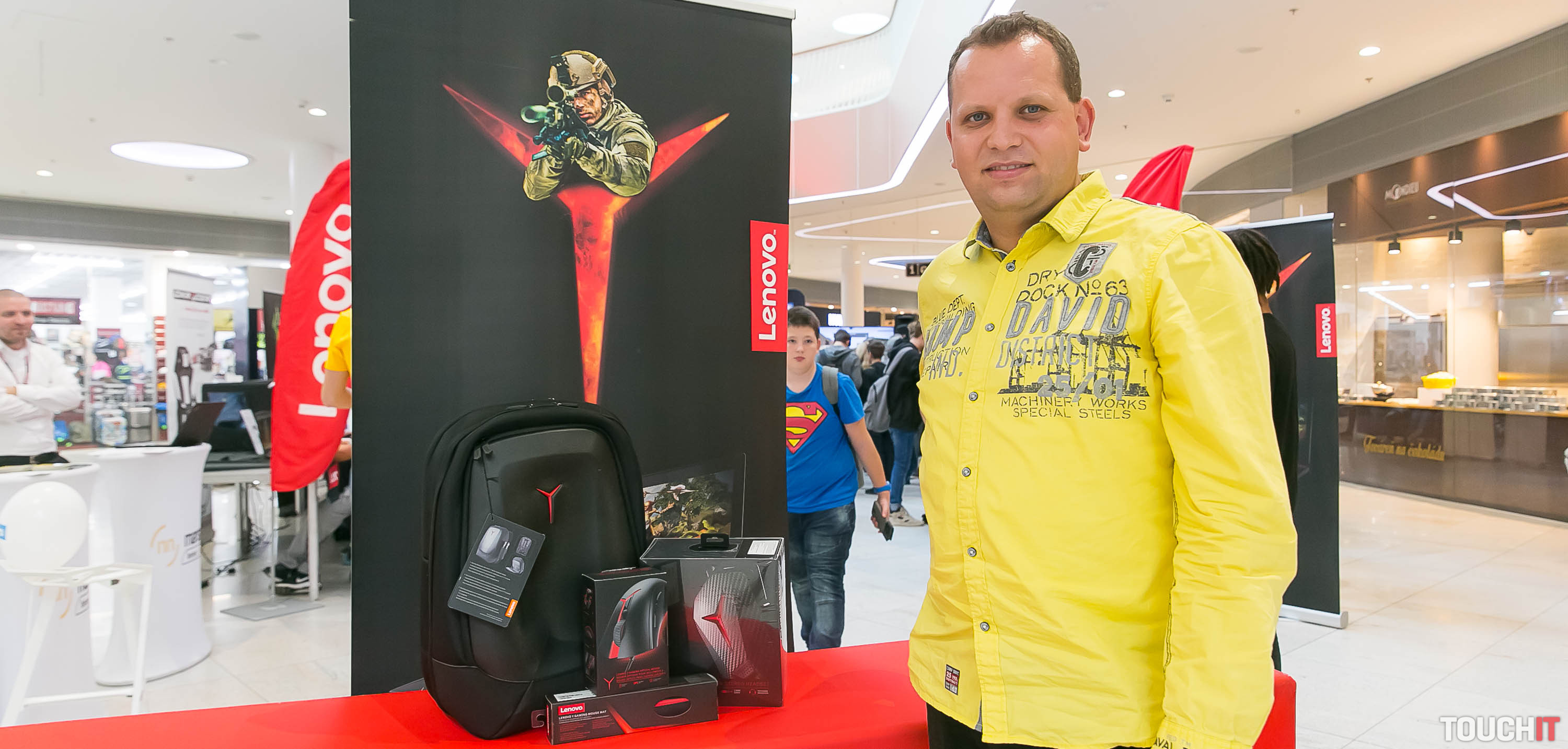 VIDEO TOUCHIT: Súťaže, youtuberi, hry – to všetko na Legion Roadshow v obchodnom centre Bory Mall