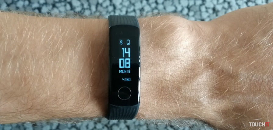Recenzia Honor Band 3: Náramok, s ktorým sme spali, cvičili, aj sa poriadne nachodili