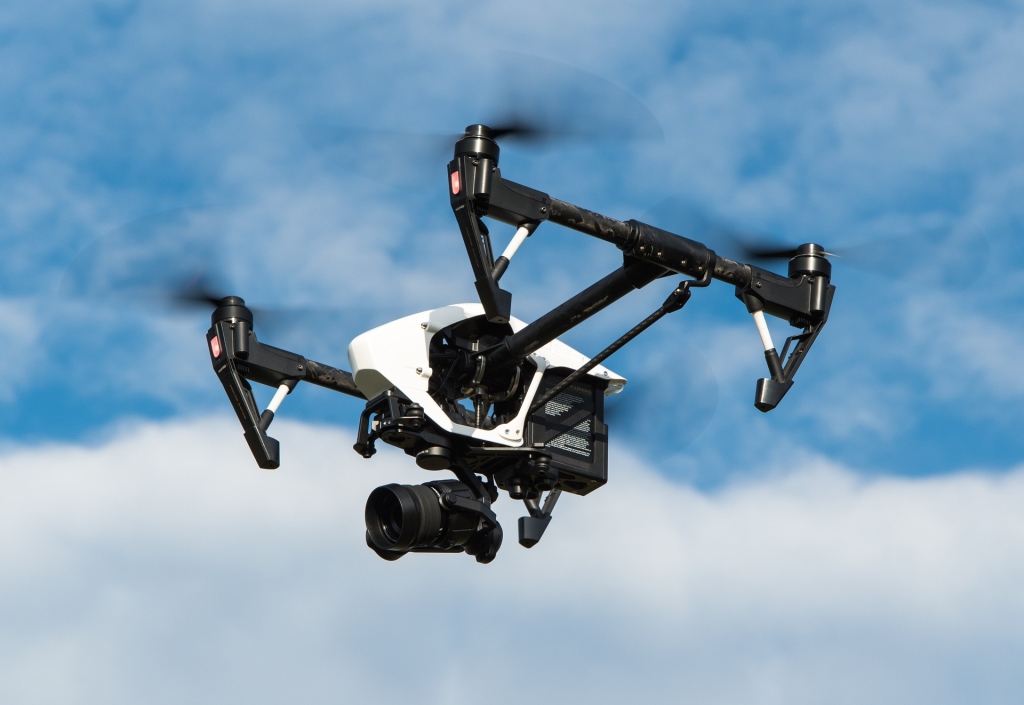 Tak možno na Slovensku lietať s dronmi a čo sa dá robiť so získanými zábermi?