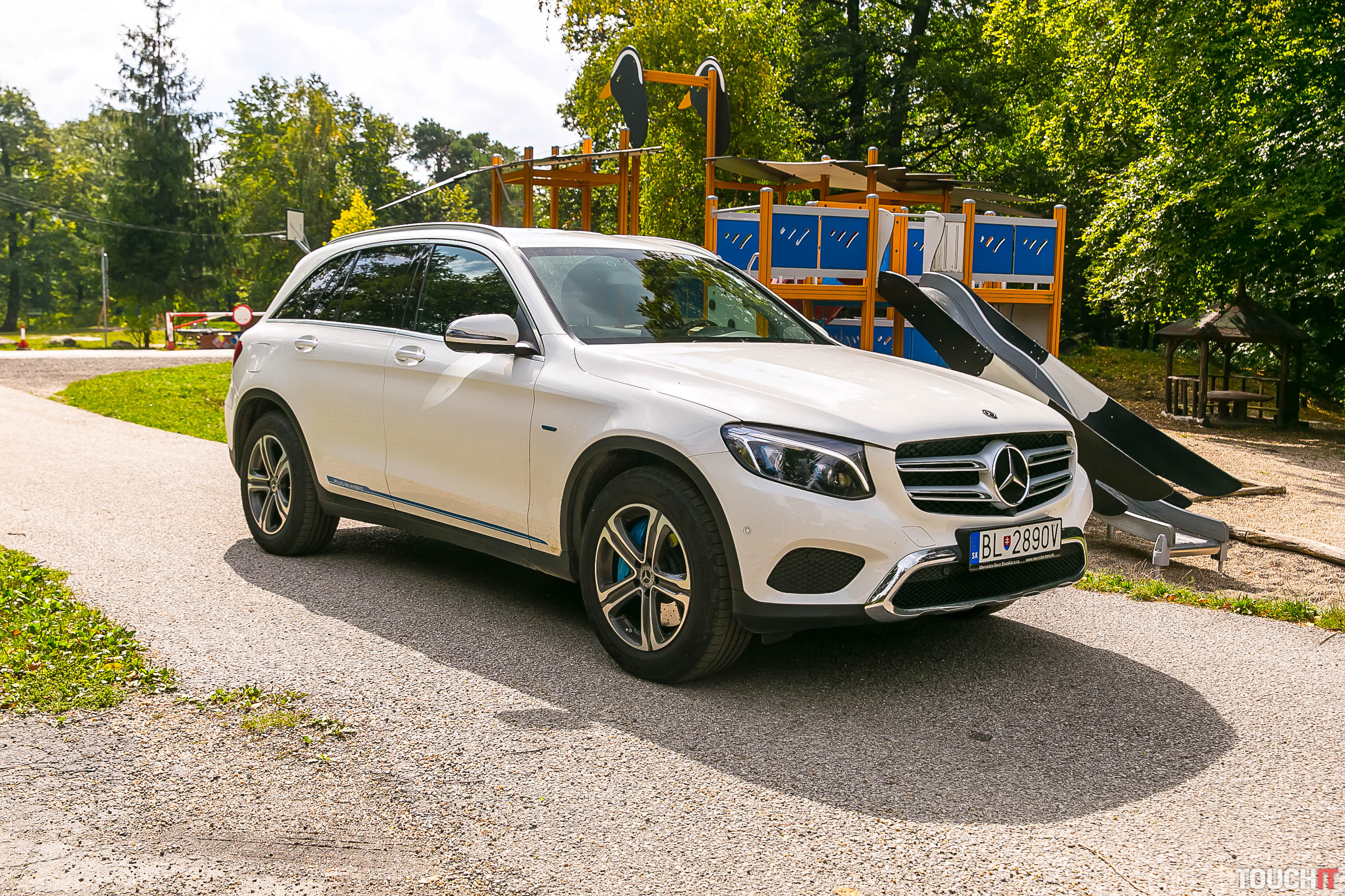 VIDEO TOUCHIT: Testovali sme prémiový Plug-in-Hybrid: Mercedes-Benz GLC 350e 4Matic (doplnené)