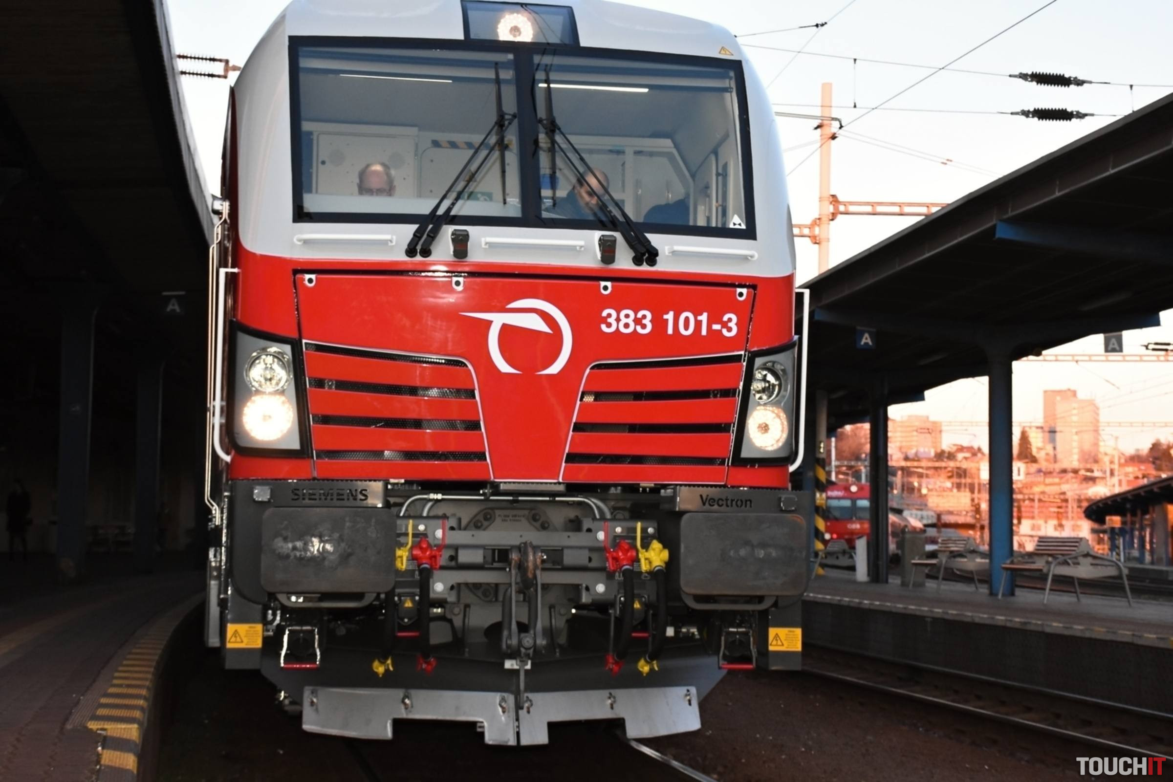 ZSSK dnes vypravila prvý vlak, ktorý pôjde rýchlosťou 160 km/h